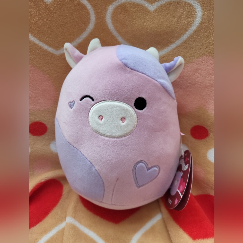 NWT SQUISHMALLOW PIG PATTY. She Sports 2 Hearts. A Valentines Day Cutie.